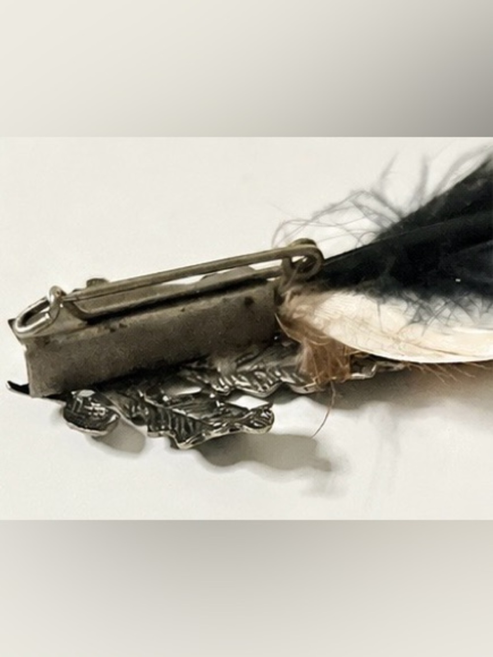 🪶German Gamsbart handcrafted hunting Real Feather Brooch w/ Pewter Oak Leaf pin🍂 - Picture 5 of 6